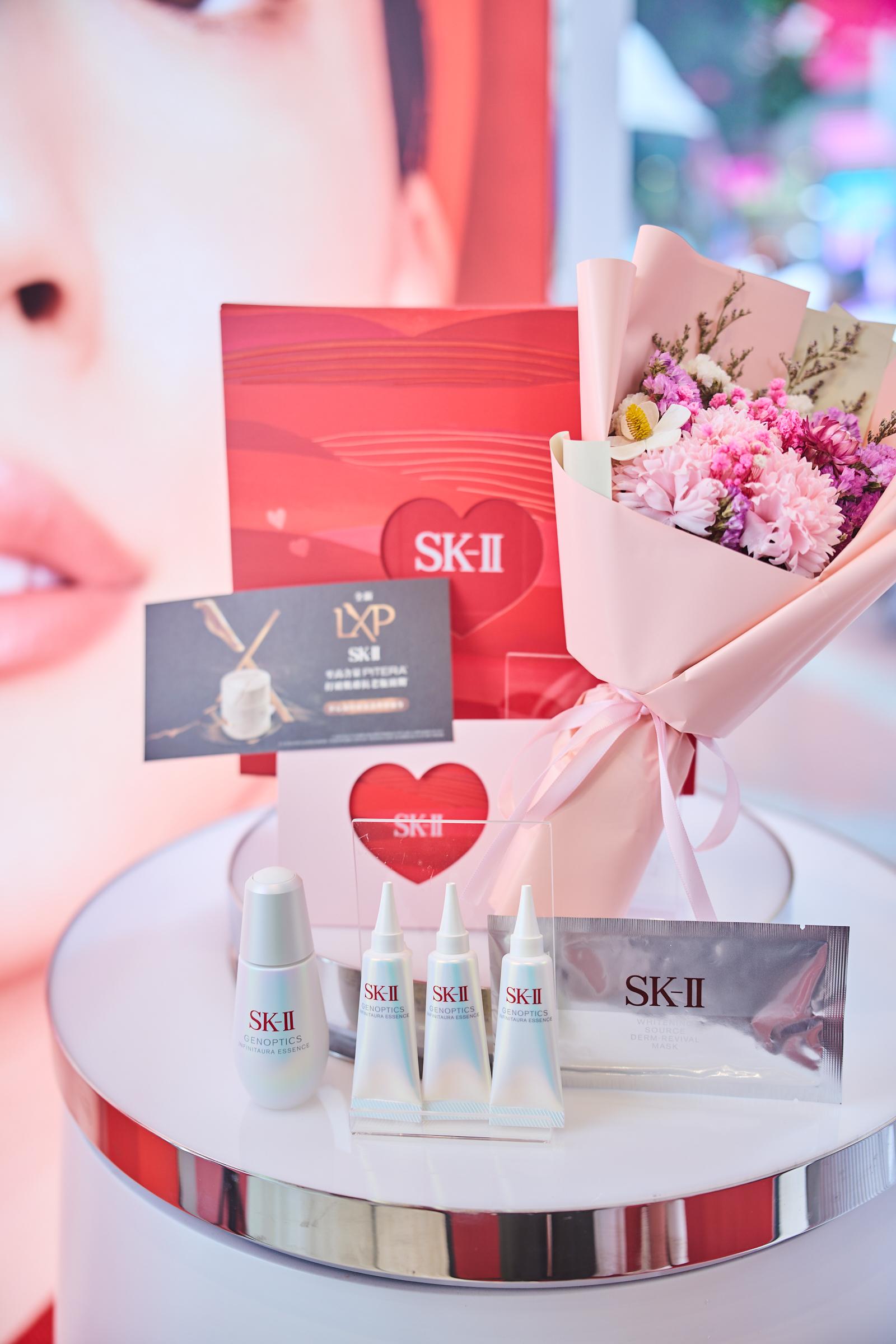 母親節限定禮盒包括禮盒、花束及facial體驗券等。