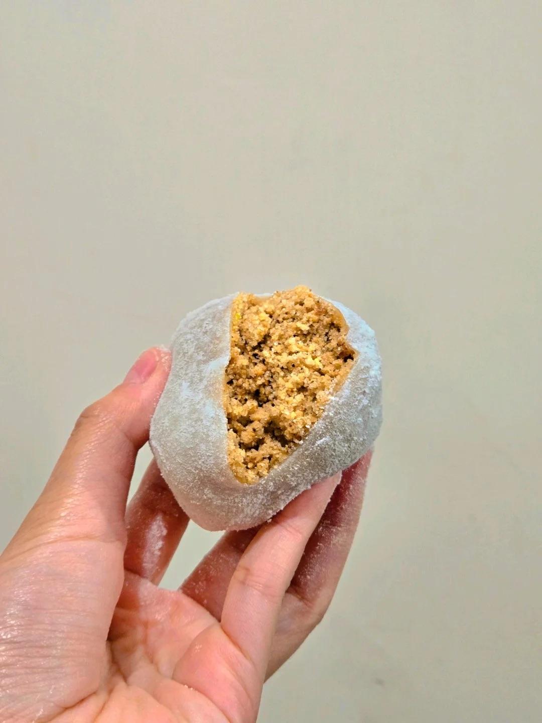 71年老字號「民豐粉麵」糯米糍,外皮柔韌內餡香濃足料,每日限量供應。