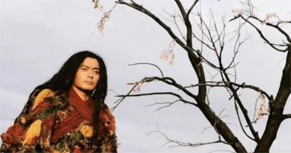 張東健在電影《無極》演奴隸「崑崙」。