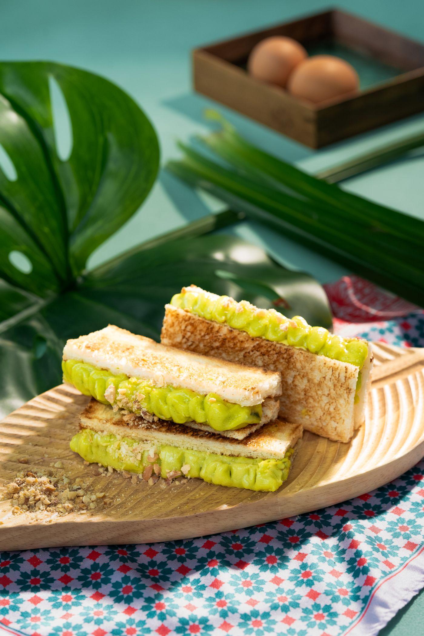 班蘭咖椰多士$48 馬來西亞進口方包烘後特別鬆脆,配以鮮牛油及冰涼的特製班蘭咖央忌廉。