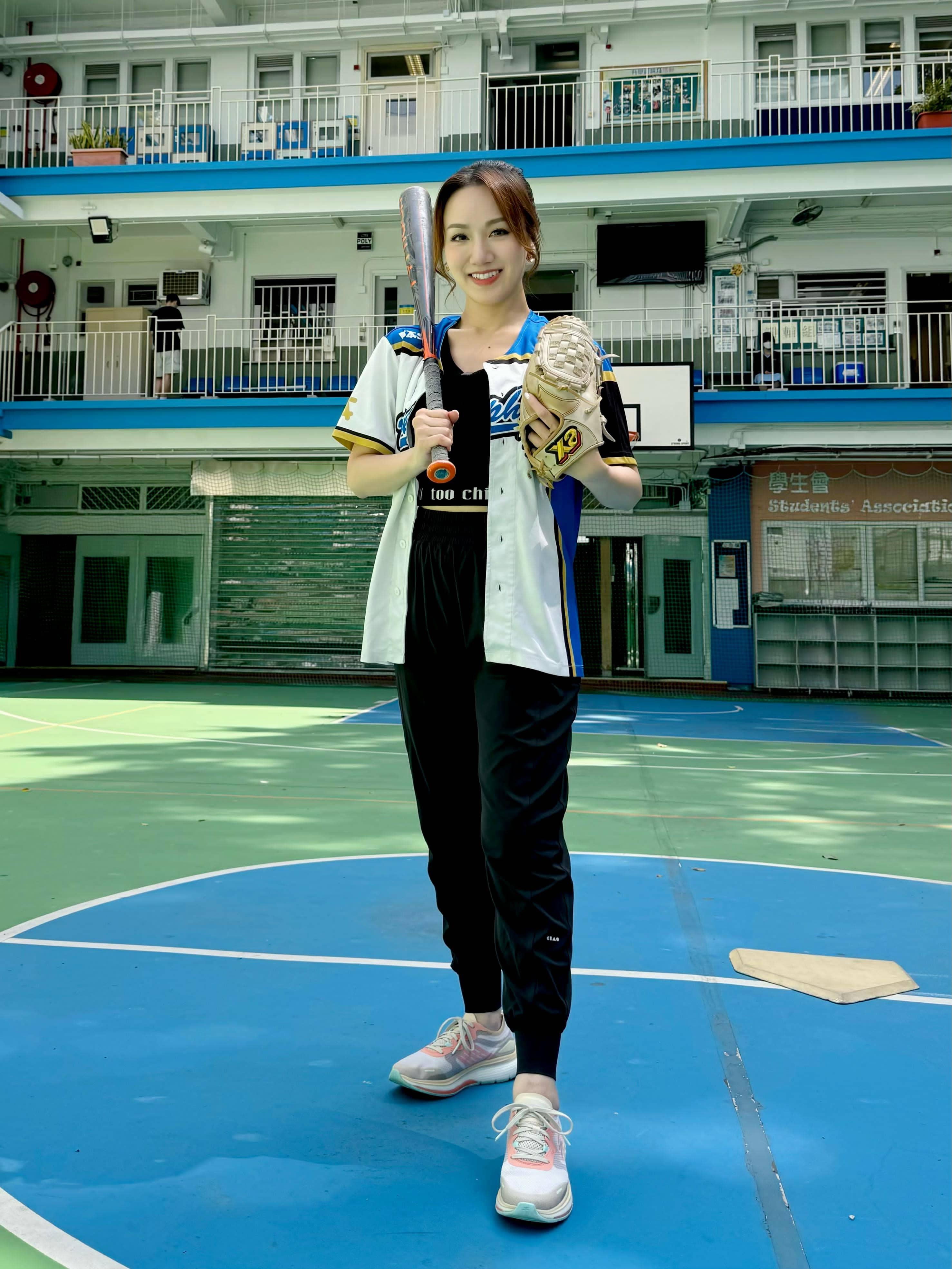 瑪姬主持校園節目走訪全港接近90間中小學。