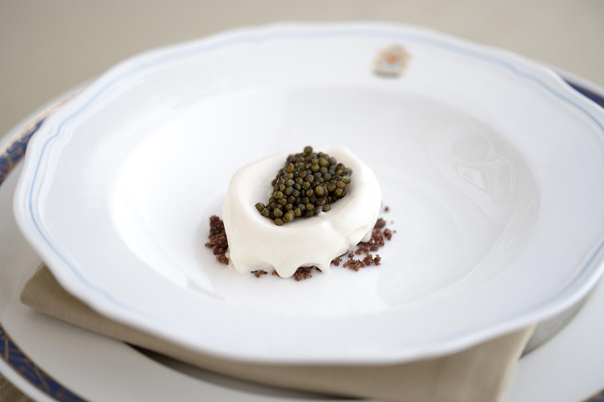 白蘆筍雪糕配魚子醬