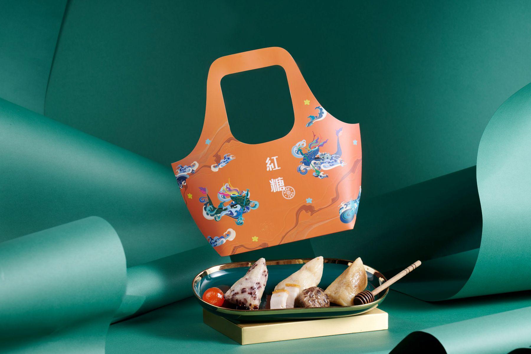 紅糖嚐味三重奏禮盒$338 有西班牙黑毛豬紫米鹹肉粽、X.O.醬花菇火腩粽、蜂蜜柚子鹼水粽。