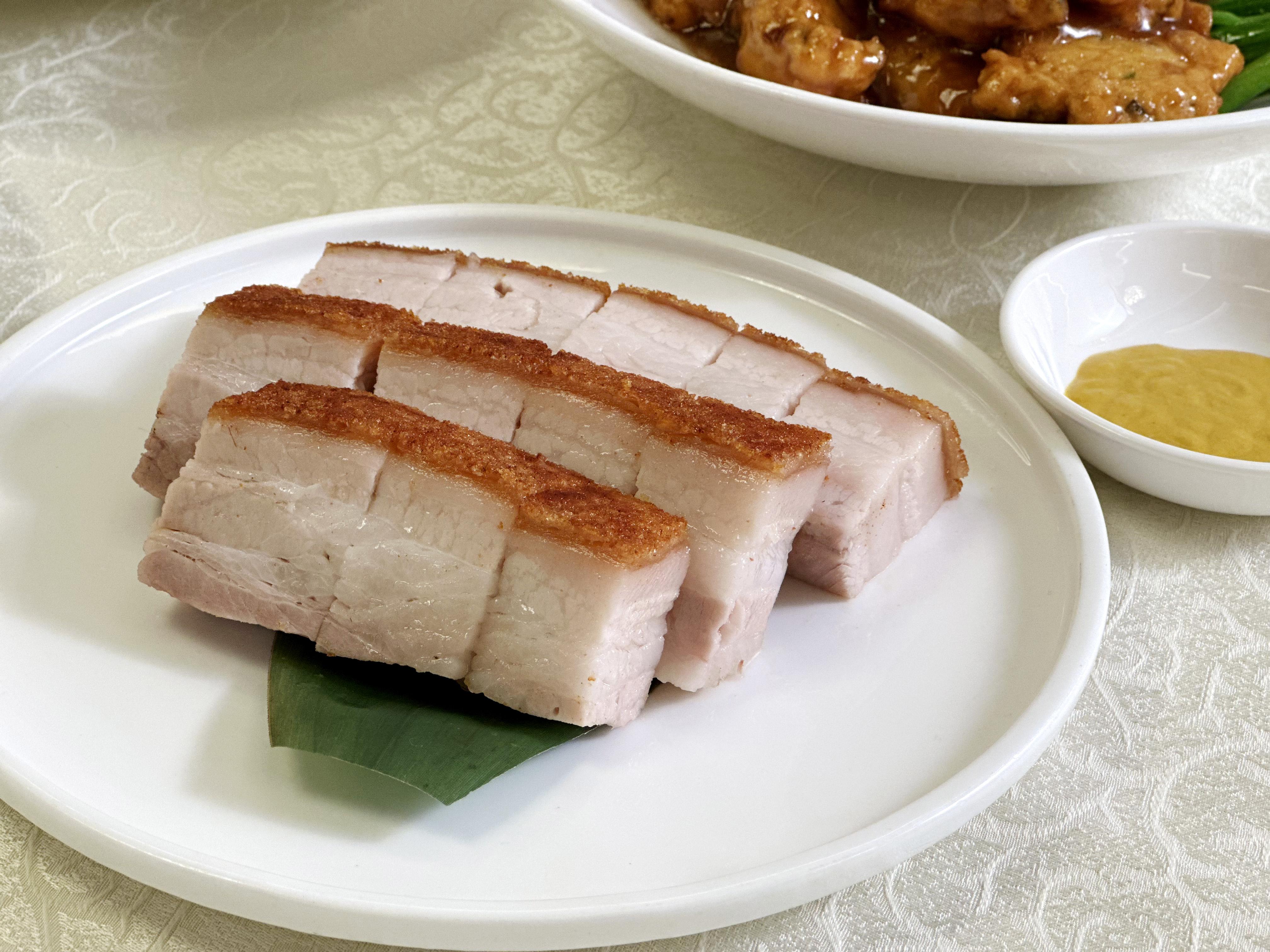 脆皮燒腩仔($188)皮脆肉嫩重肉香,肥瘦相間。