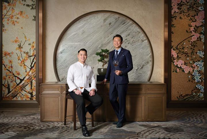 萬豪金殿行政總廚鄧家濠與首席品酒師謝永隆