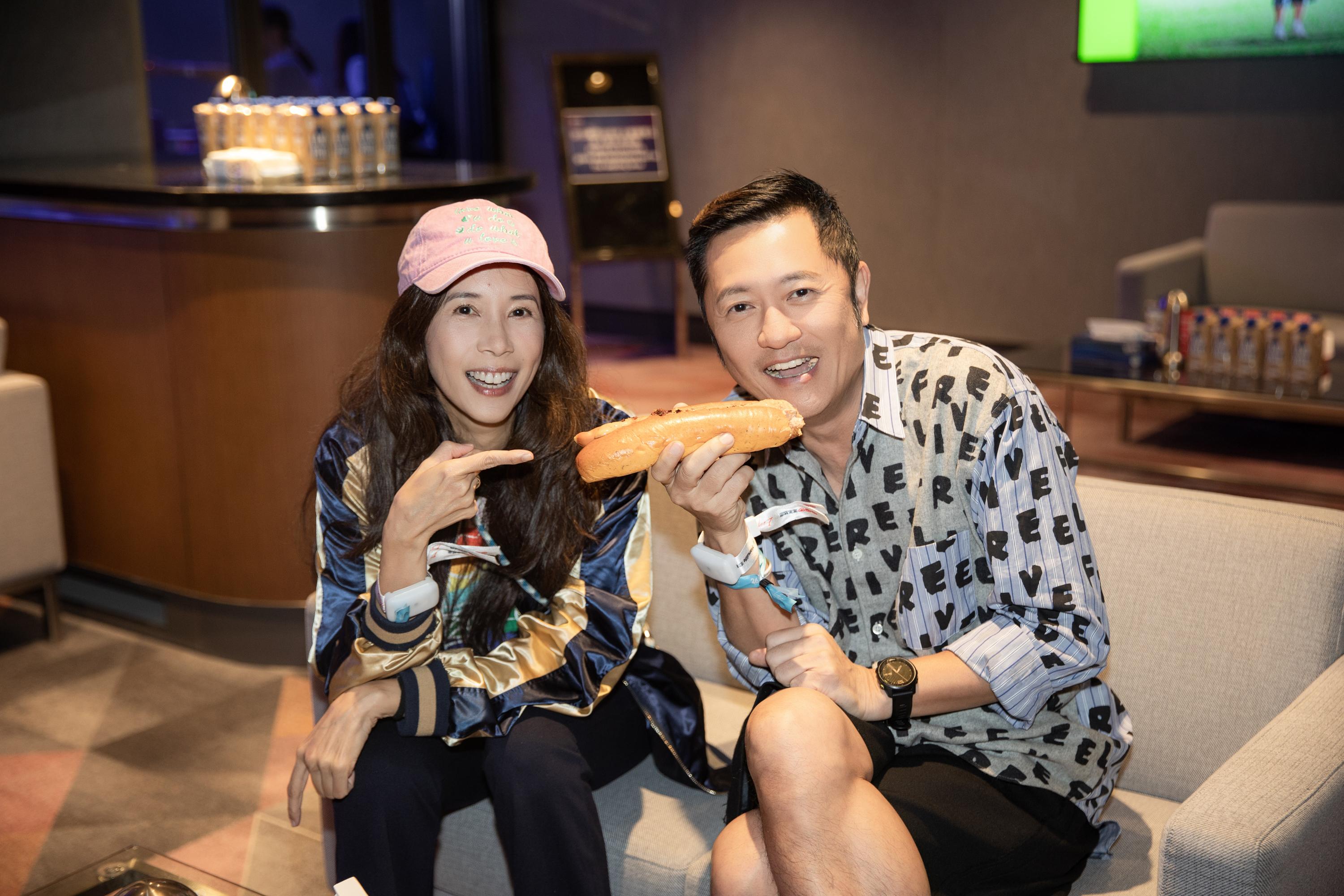 蘇老闆、莫文蔚嘆鋒味熱狗。