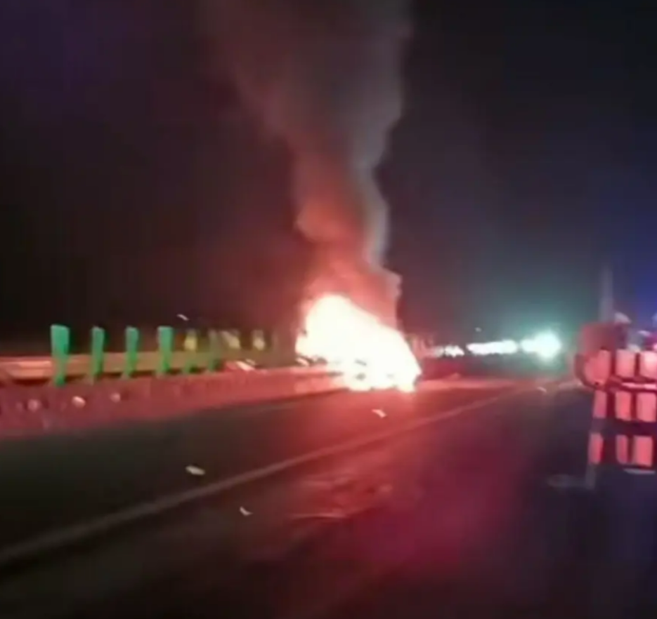 一輛小米SU7電動車上星期六晚(3月29日)在安徽銅陵高速公路上發生嚴重事故。《大河報》引述銅陵市樅陽縣政府指,事故造成3人身亡。