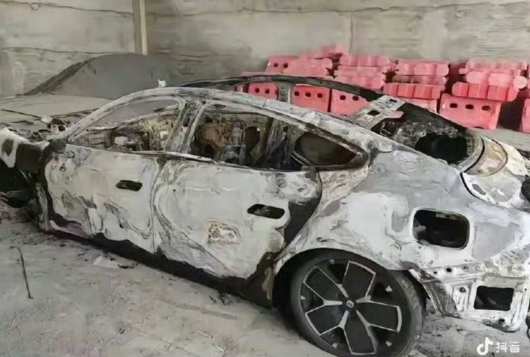 一輛小米SU7電動車上星期六晚(3月29日)在安徽銅陵高速公路上發生嚴重事故。《大河報》引述銅陵市樅陽縣政府指,事故造成3人身亡。