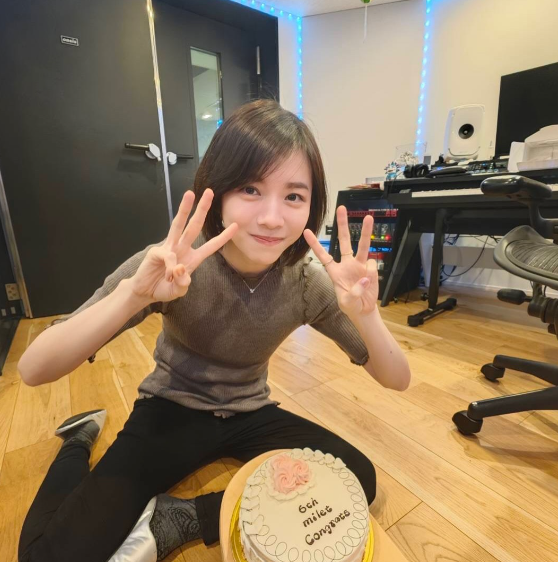 milet上月慶祝入行六周年。