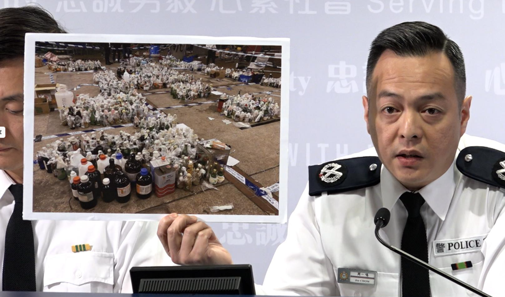 2019年初,周一鳴擔任九龍西總區副指揮官,負責指揮安全小組進入理大校園處理危險品及搜證。(港台圖片)