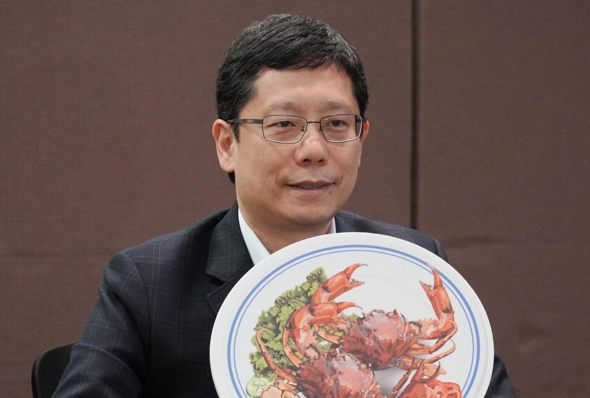 中學文憑試筆試開考,敘福樓(01978)主席黃傑龍在社交平台公布,由即日起至4月30日,開放集團旗下12間指定餐廳分店(牛角/MMC/好呷)供應屆DSE考生溫習,飲品任飲。