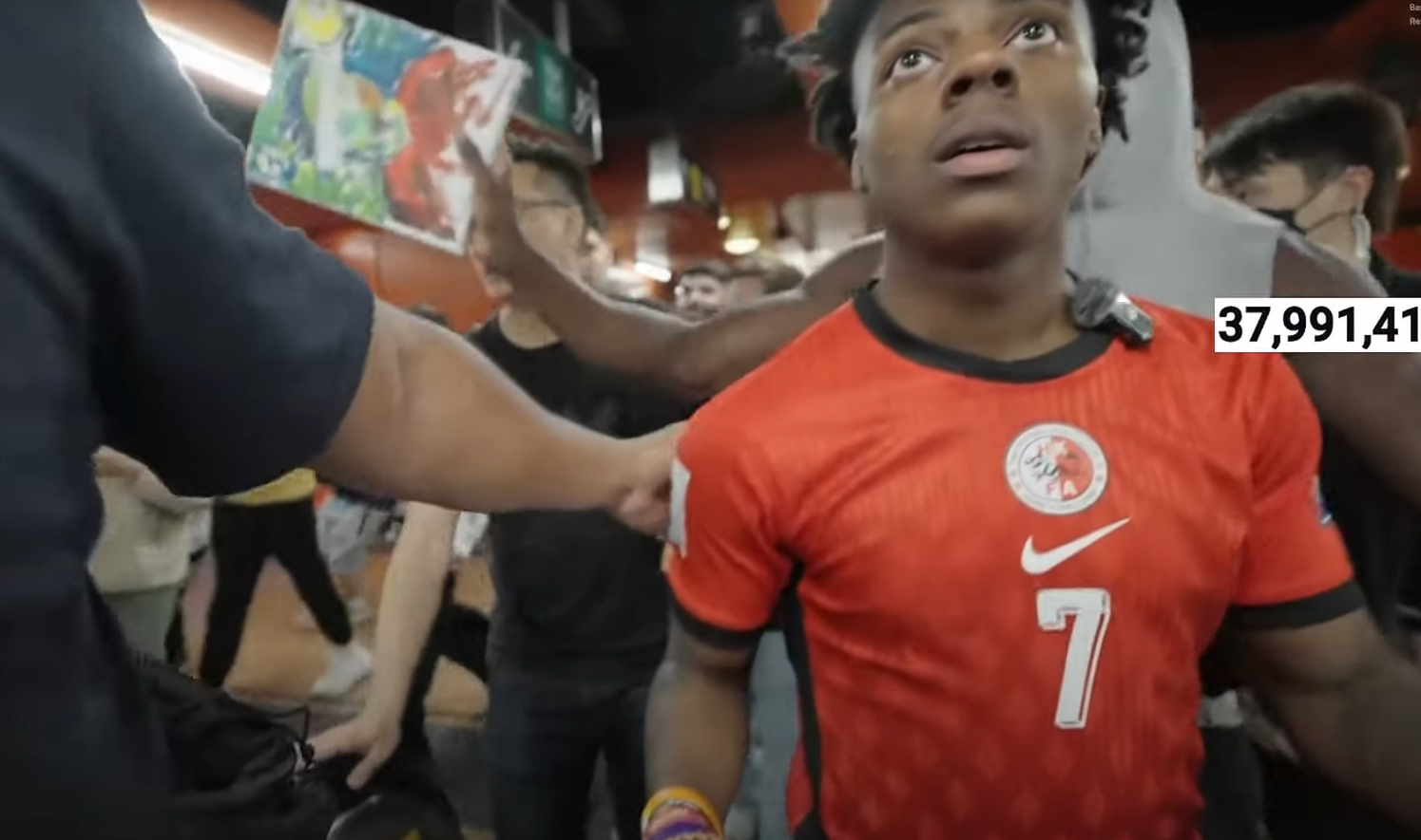 「IShowSpeed」由上環乘港鐵前往天后,逾百名粉絲尾隨,場面被網民指如「屍殺列車」。