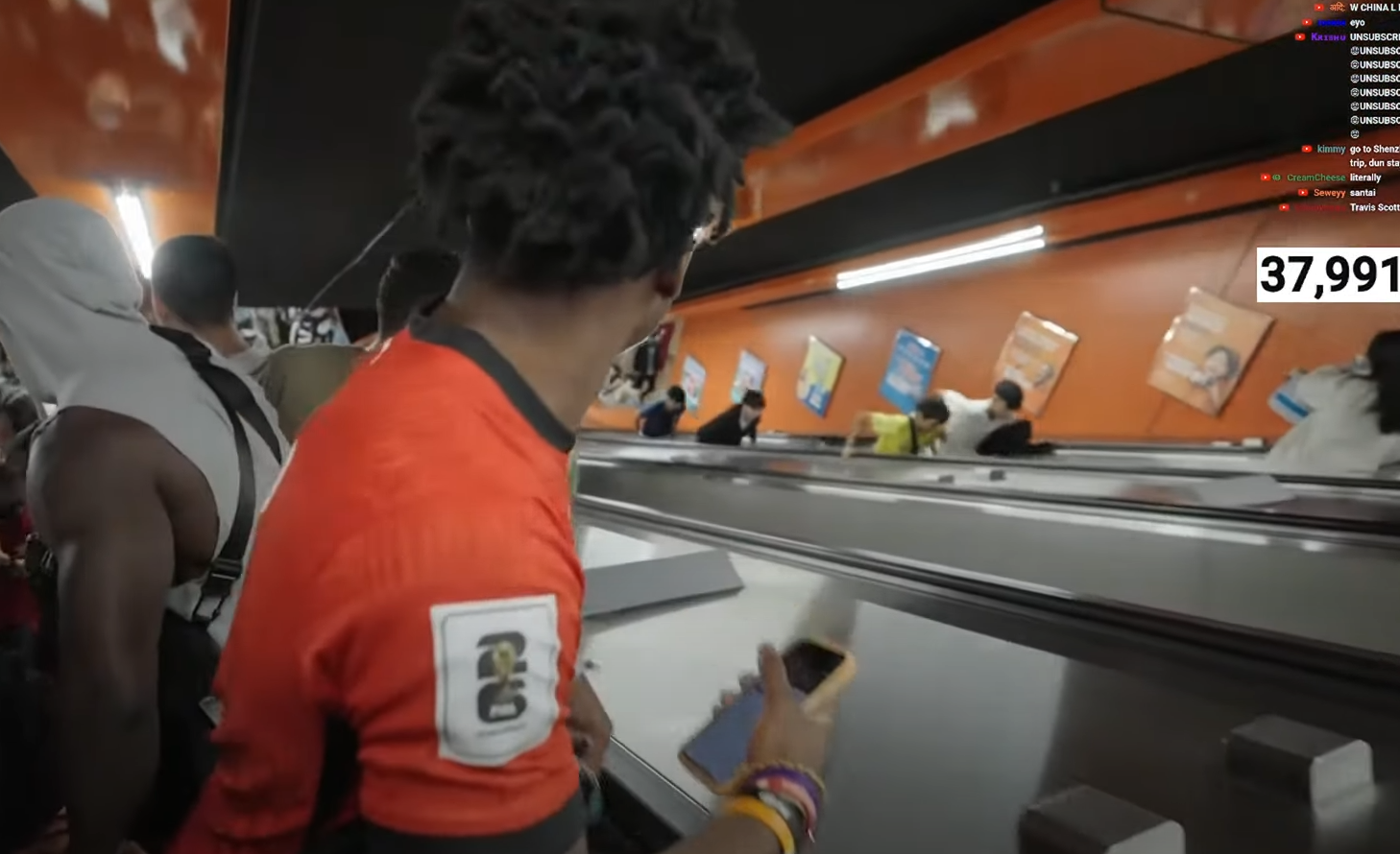 列車駛至天后站後,「IShowSpeed」與保鑣落車離開,有多名粉絲走上往下行的扶手電梯,逆行向上奔跑,無視其他人安全。