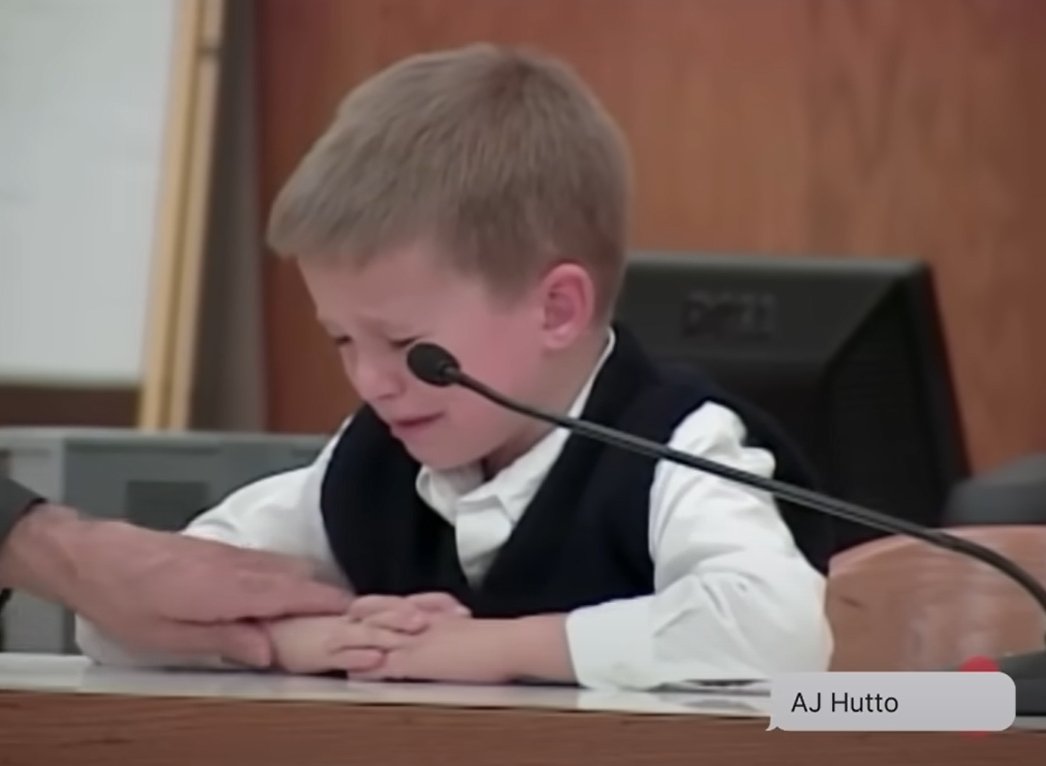 AJ當日在庭上落淚。(互聯網)