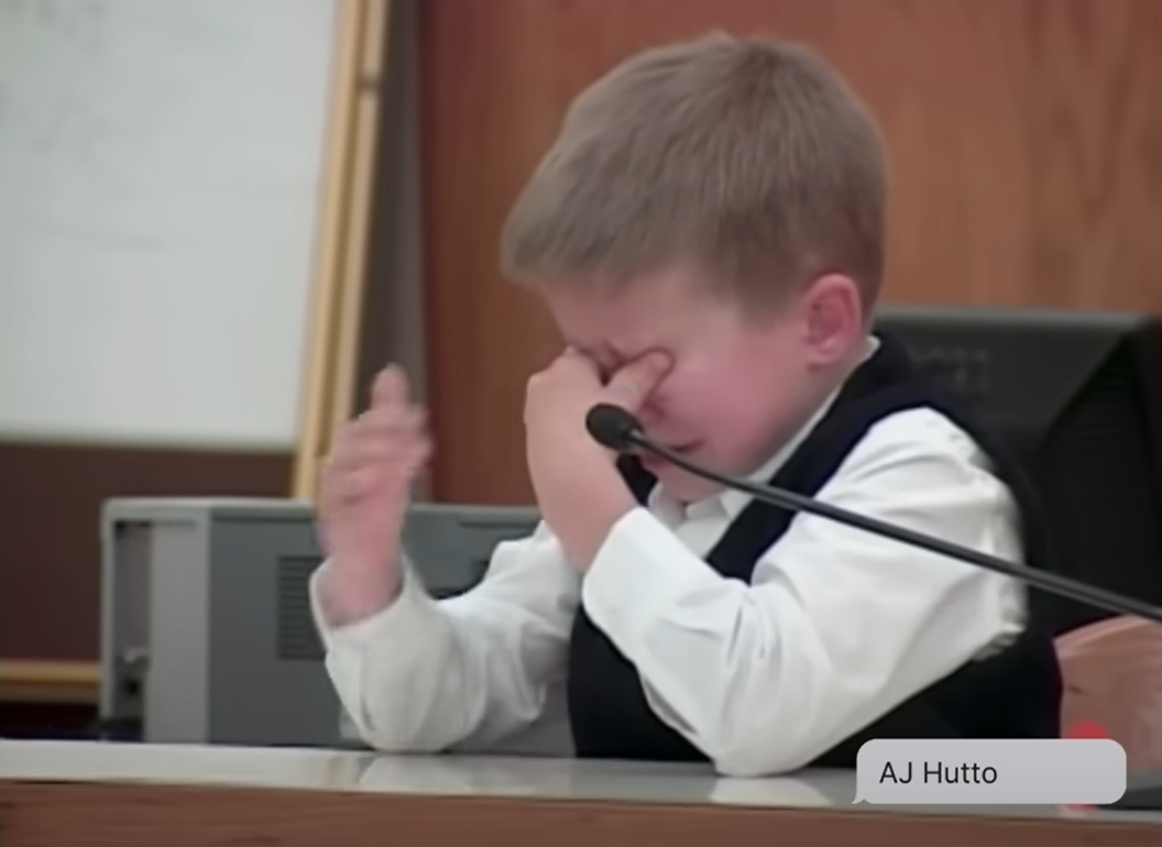 AJ當日在庭上落淚。(互聯網)