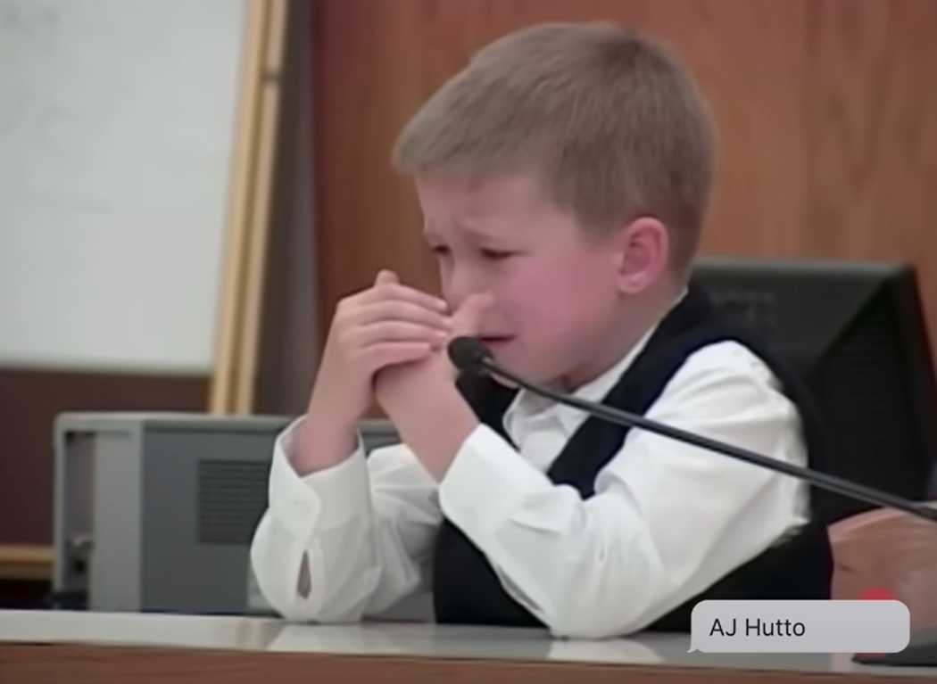 AJ當日在庭上落淚。(互聯網)