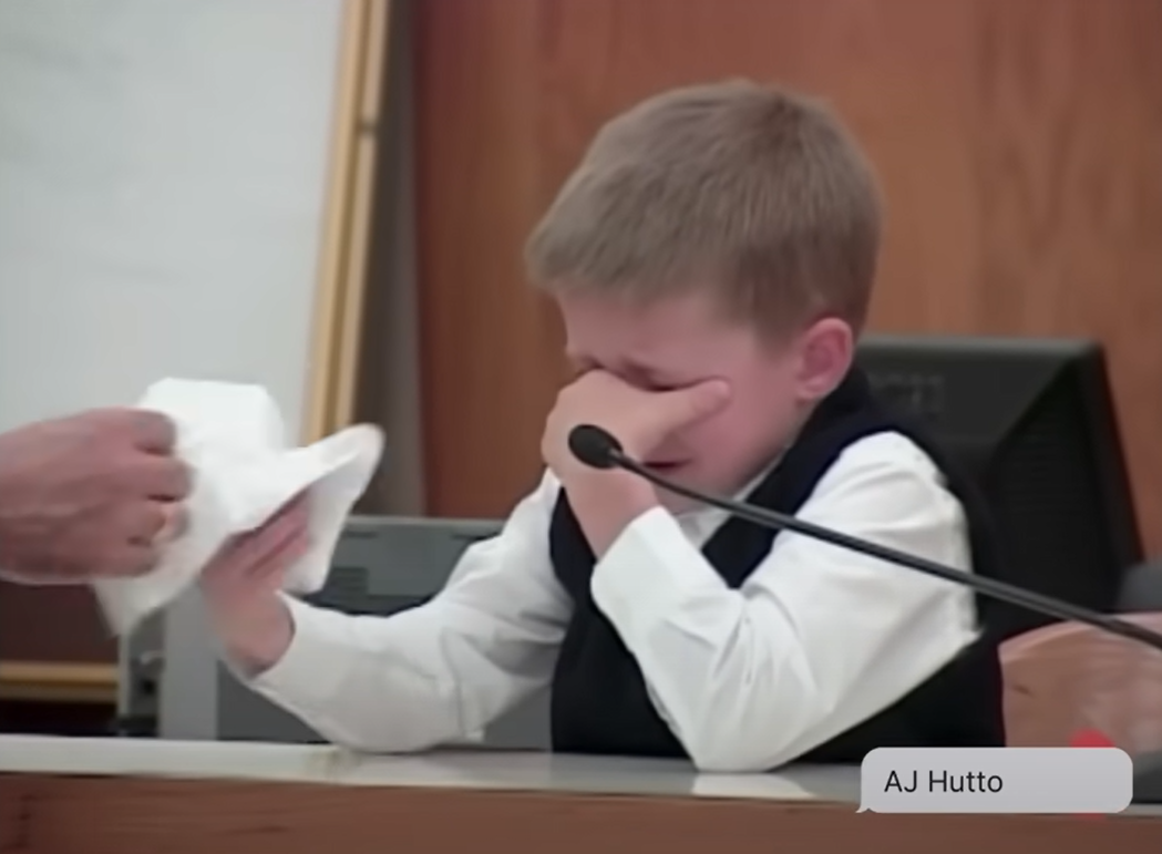 AJ當日在庭上落淚。(互聯網)