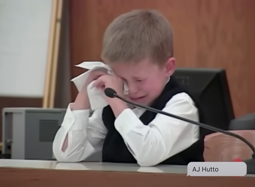 AJ當日在庭上落淚。(互聯網)