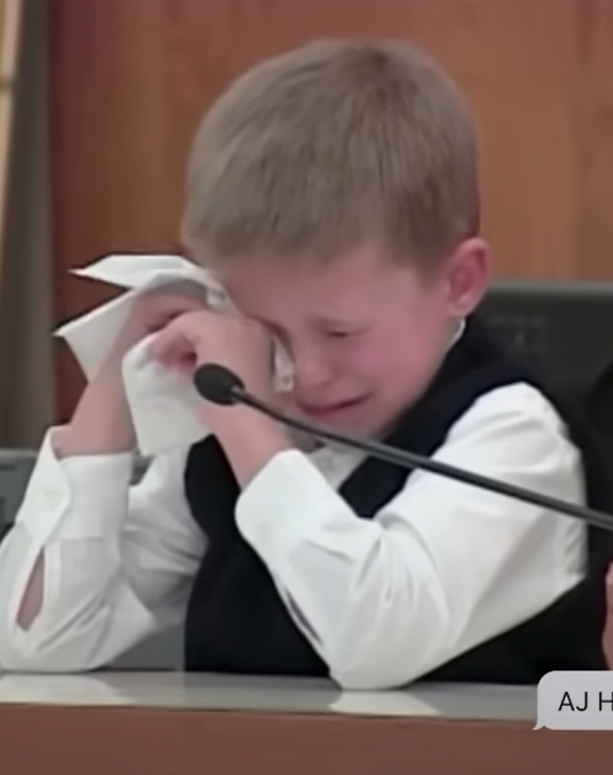 AJ當日在庭上落淚。(互聯網)