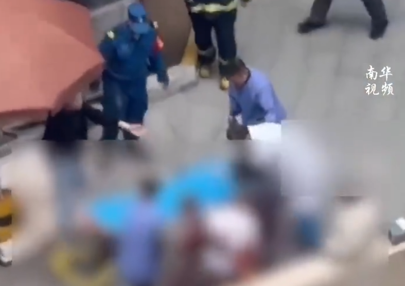 從網傳畫面可見,一名穿白色衣服的男孩坐在椅子上,臉部流血,上衣和褲子也有破損並染有血跡。事後,現場醫護人員將其抬上擔架送往救護車。男童被送往醫院治療。