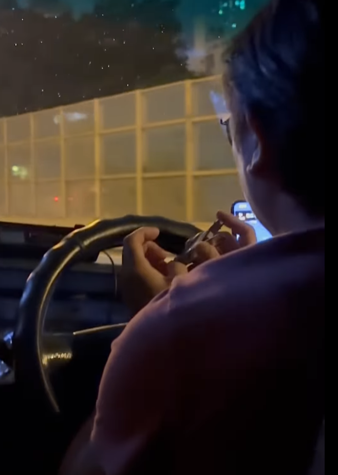 的士司機被拍得邊駕車載客邊剪指甲(fb香港交通及突發事故報料區影片截圖)