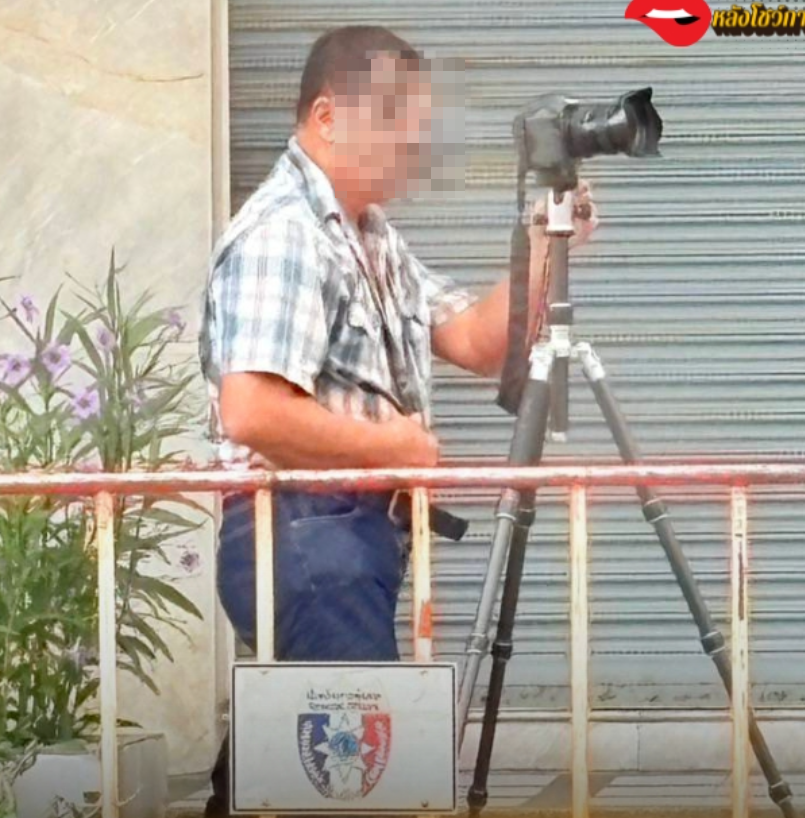 泰國傳媒報道,近期一對中國情侶遊客在泰國芭堤雅南路人行道邊架設相機,疑似在進行性行為並拍照取景,遭民眾舉報。兩人被帶往警局接受進一步調查與法律處理。(芭堤雅警方fb)