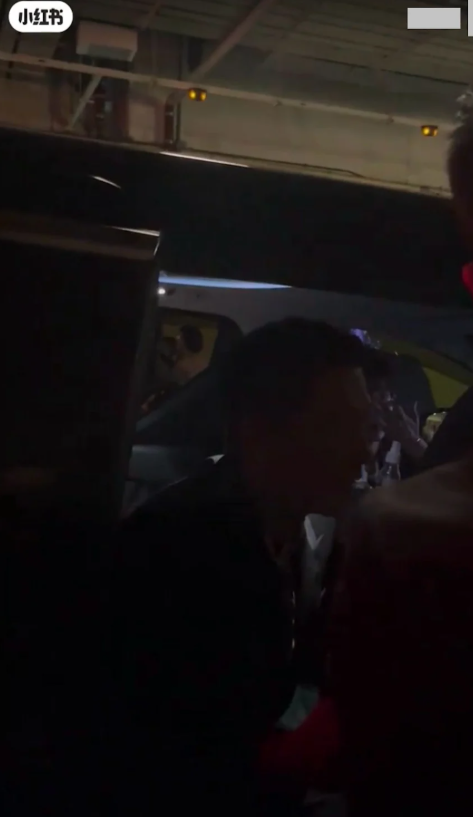 張家輝訓斥粉絲瘋狂行為影片網路瘋傳 (小紅書影片截圖)