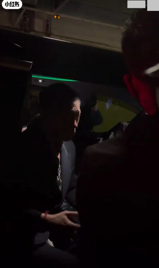 張家輝訓斥粉絲瘋狂行為影片網路瘋傳 (小紅書影片截圖)