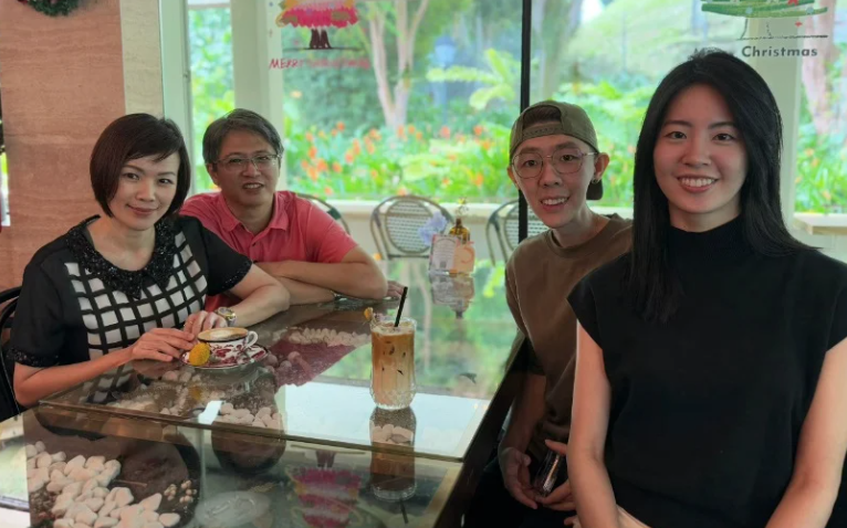 王凌(左一)及宋傳獻(右二)去年11月第4次見面。(互聯網)