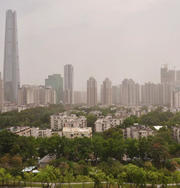 深圳灰濛一片。(互聯網)