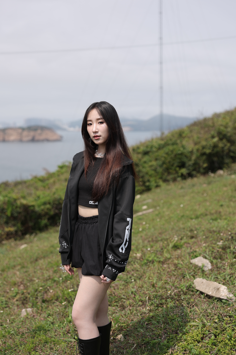 《一切都是有原因的》由周耀輝填詞、Edward Chan監製。