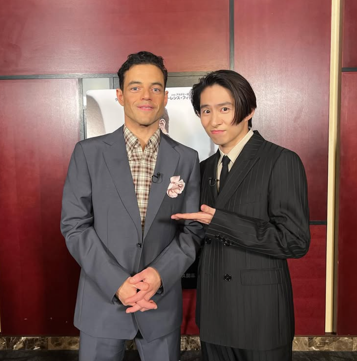 三宅健向雷米馬利克集郵。