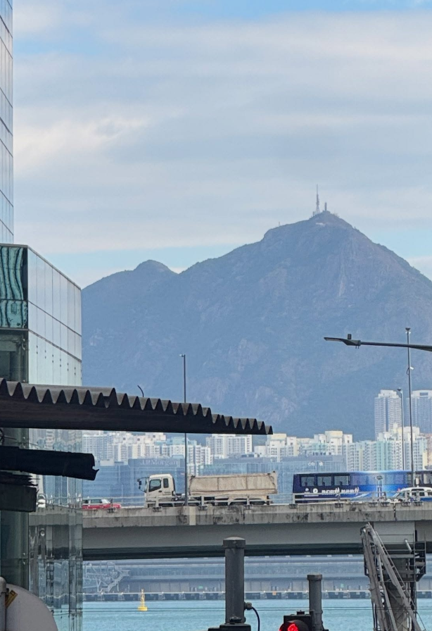 被指與富士山相似的山則是位於九龍東的飛鵝山(Threads)