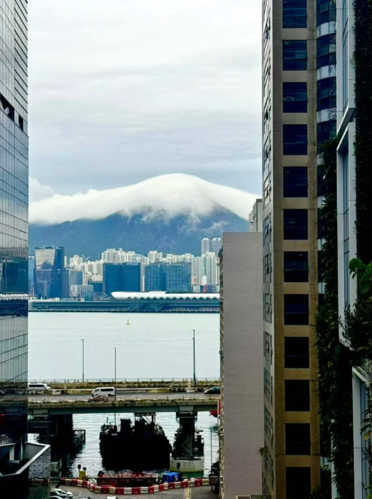 亦有人分享「港版富士山」拍攝的類似作品。(小紅書)