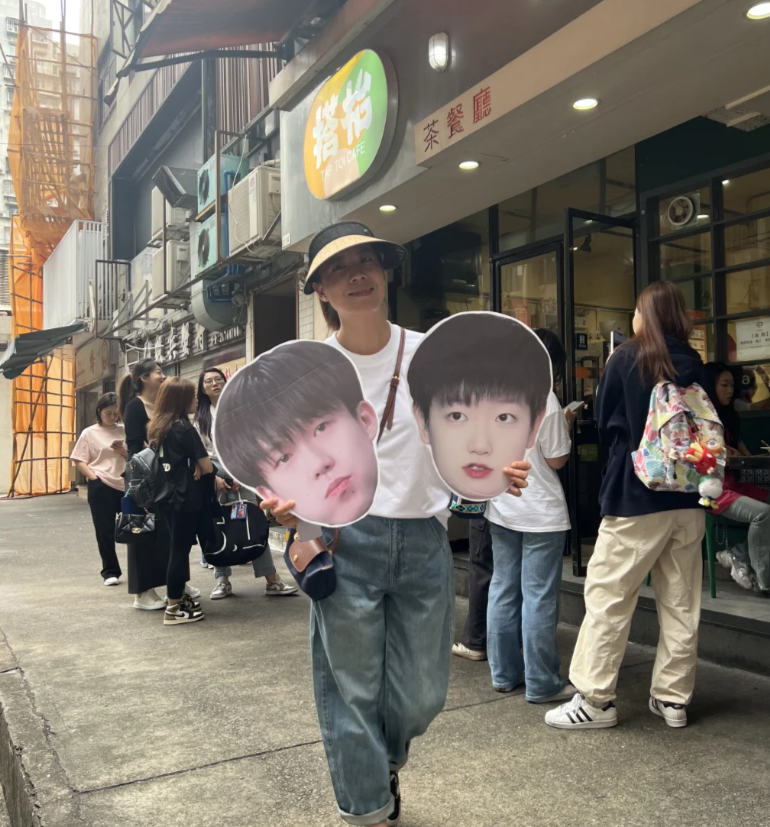 復活節期間澳門3間分店出現長長人龍,小紅書仲出現「王楚欽同款餐單」,吸引內地旅客及球迷下單。(小紅書)