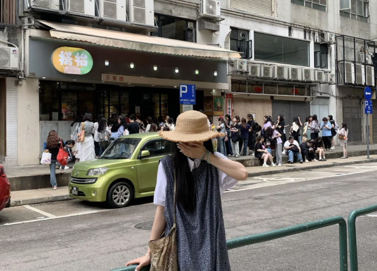 復活節期間澳門3間分店出現長長人龍,小紅書仲出現「王楚欽同款餐單」,吸引內地旅客及球迷下單。(小紅書)