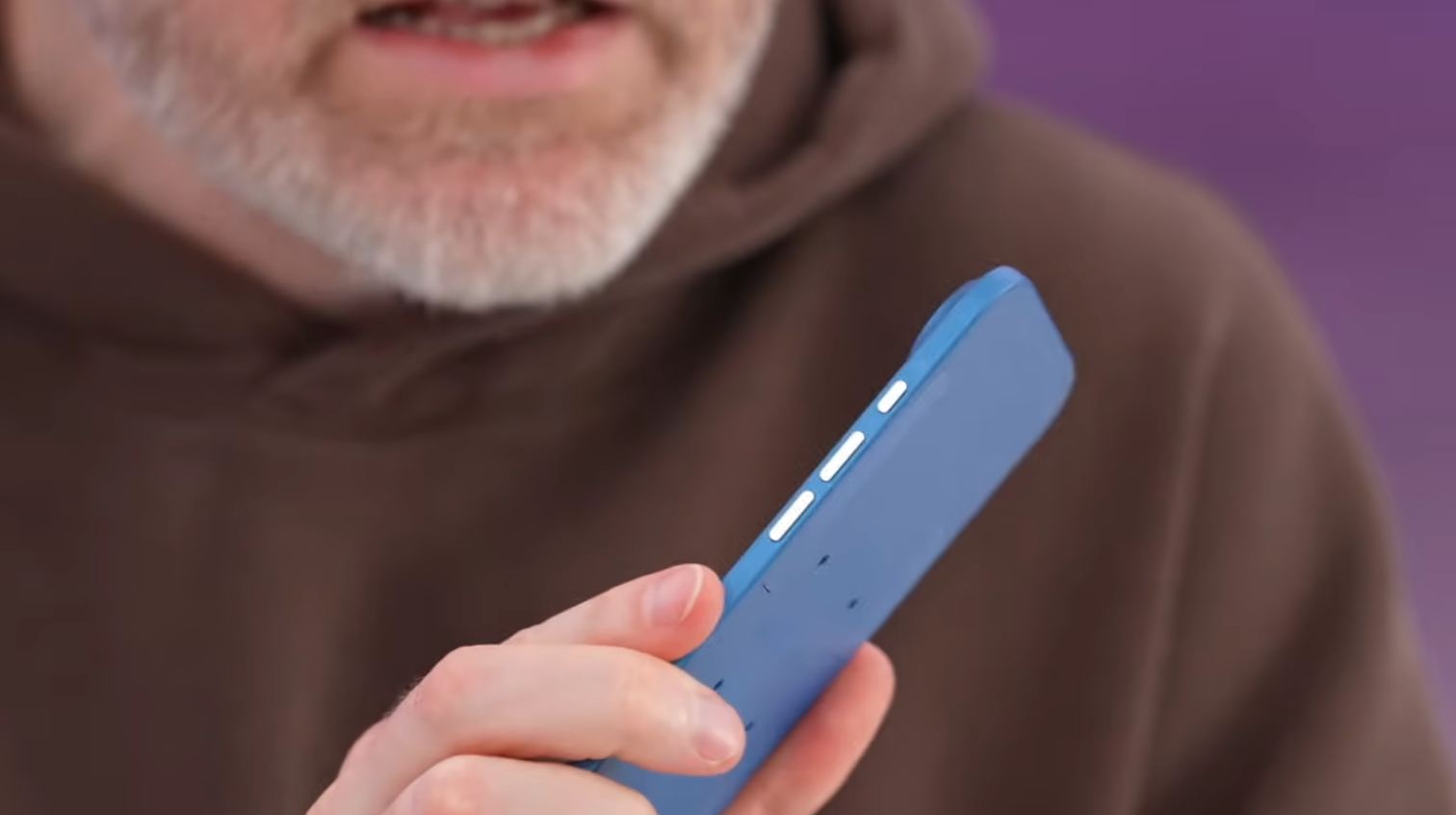 影片中可看到iPhone 17 Air、iPhone 17 Pro跟iPhone 17 Pro Max機模並排展示,包括機側厚度方面並列比較,帶來更直觀iPhone 17 Air薄身程度概念。