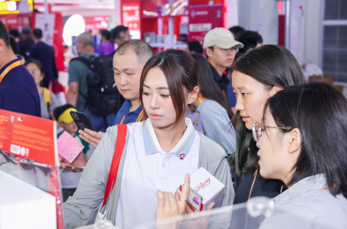 熱衷於「買谷」是內地年輕人情緒消費行為之一。(新華網)