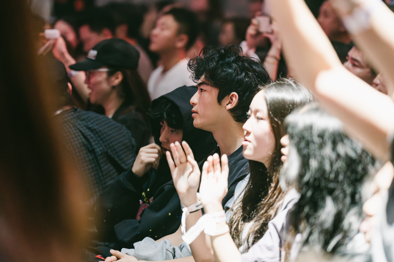 謝霆鋒大仔Lucas孖弟弟Quintus睇騷撐老竇。