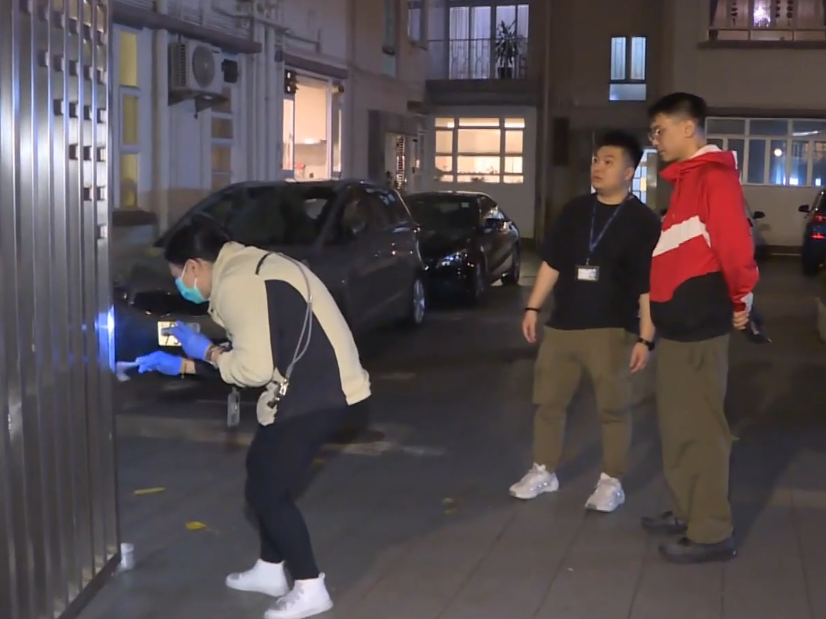 警員接報到場調查。(有線新聞截圖)