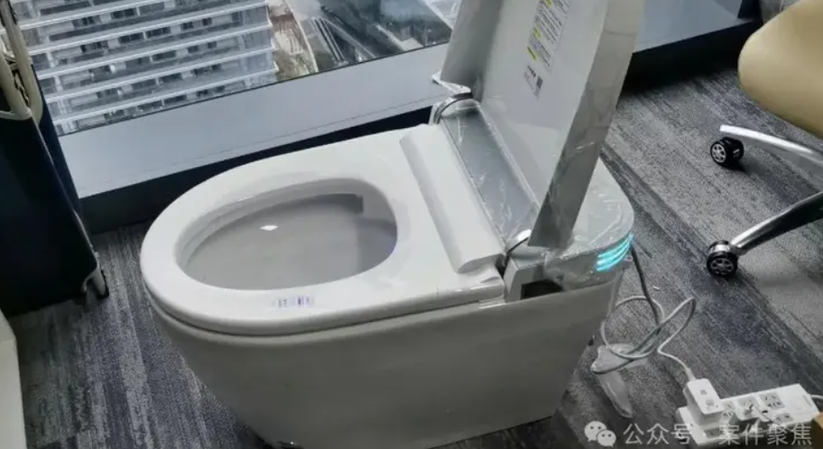 內地有智能馬桶商家以「小米零度」作商標,在多個電商平台上大規模銷售馬桶和花灑產品,累計銷售金額達1.3億元人民幣(下同)。小米興訟控告對方侵犯商標,上周四(24日)獲上海的法院判勝訴,涉案山寨廠商須賠償3000萬元,目前已停止使用相關商標。(網上圖片)