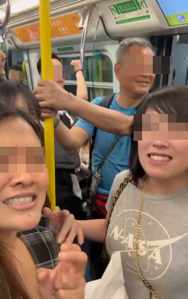 謝霆鋒粉絲散場期間在地鐵車廂拍放聲高歌,不少人舉機拍攝,流露享受表情。(threads)