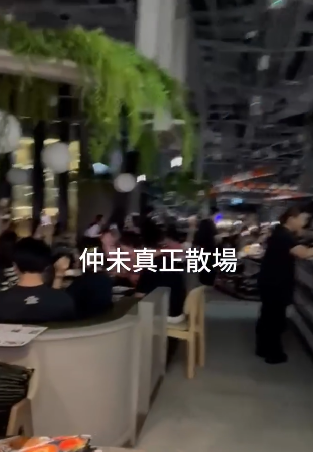 謝霆鋒粉絲往啟德零售館一泰菜餐廳用膳,店方播出謝霆鋒音樂,全場食客一同高唱如同開小型派對(threads@greyhoundcafehk)