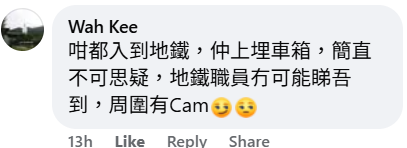 近日有乘客於網上發文,可見一名中年婦人利用港鐵東涌綫運送一個大型儲物櫃,站在車門旁阻礙乘客出入。 facebook群組「香港突發事故報料區及討論區」