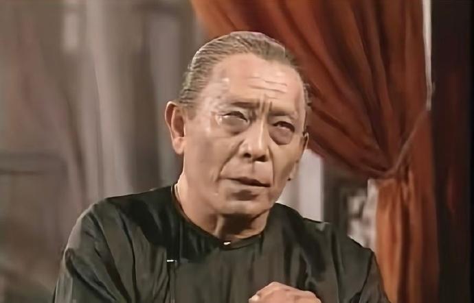 谷峰曾於是兩個版本的《倚天屠龍記》中,飾演白眉鷹王。