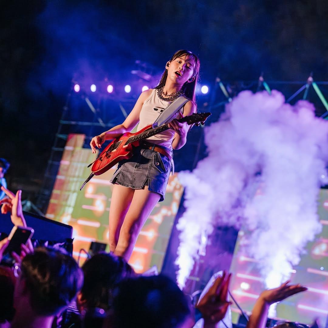 17歲女結他手Dale曾與多名藝人合作。