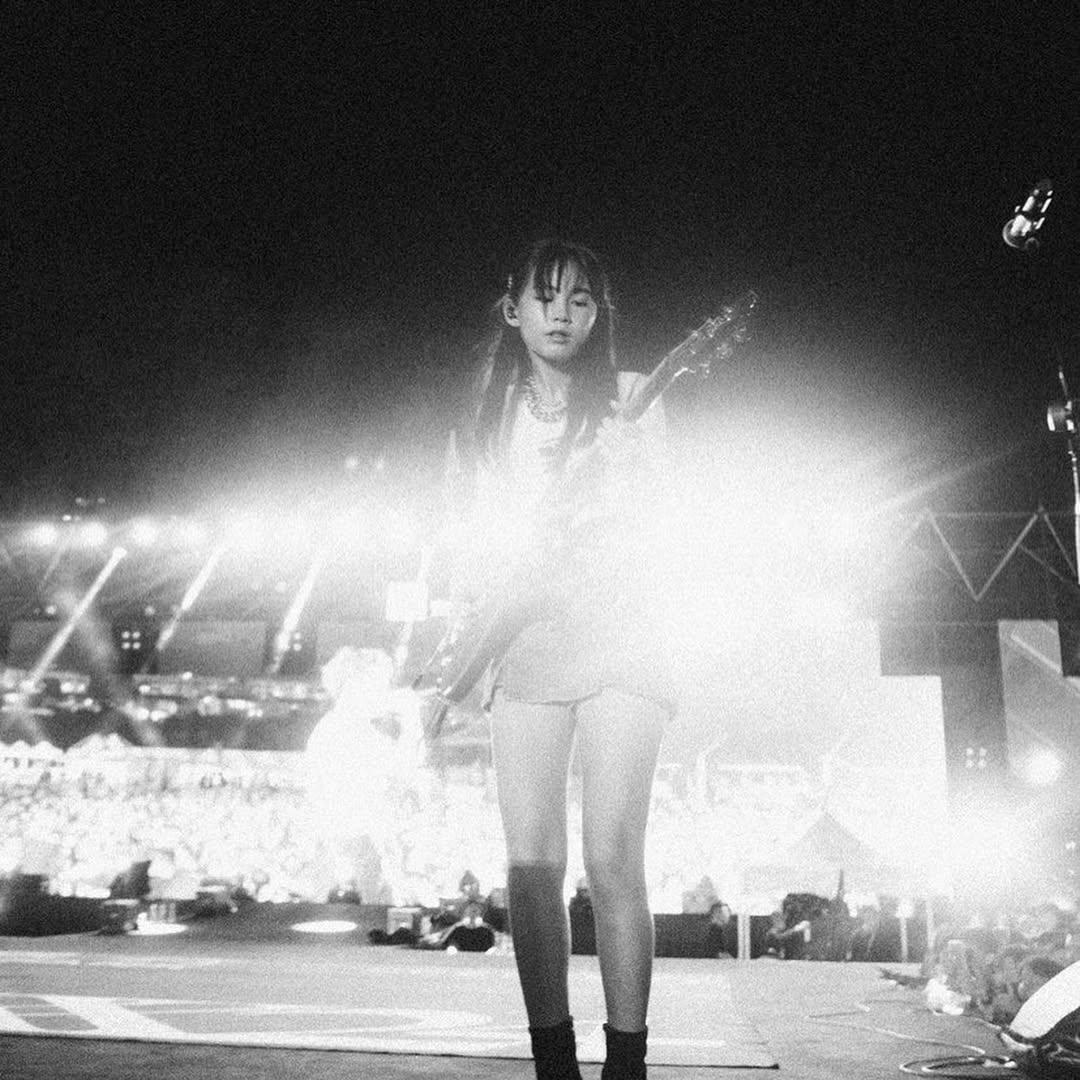 17歲女結他手Dale曾與多名藝人合作,包括Lolly Talk、Tyson Yoshi、鄧凱文等。