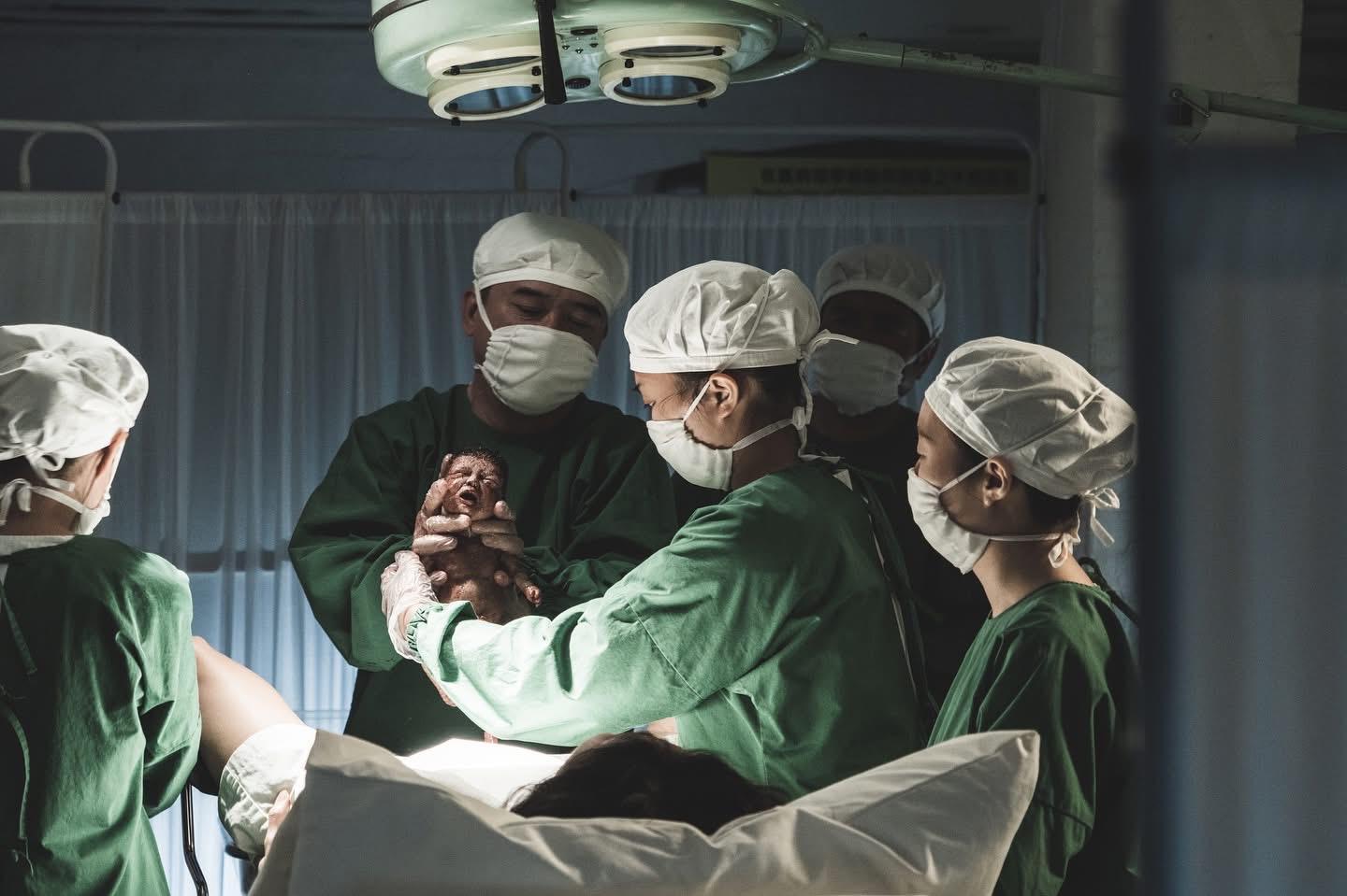 陳佩思在《三命》初次體驗「生仔」,誕下「七星仔」駱澤信。