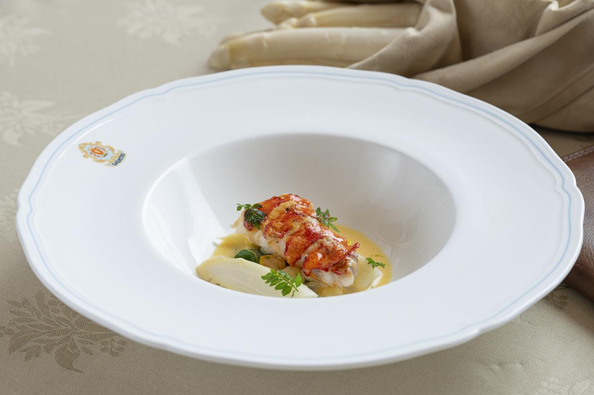 香煎波士頓龍蝦尾配蔬菜及荷蘭汁