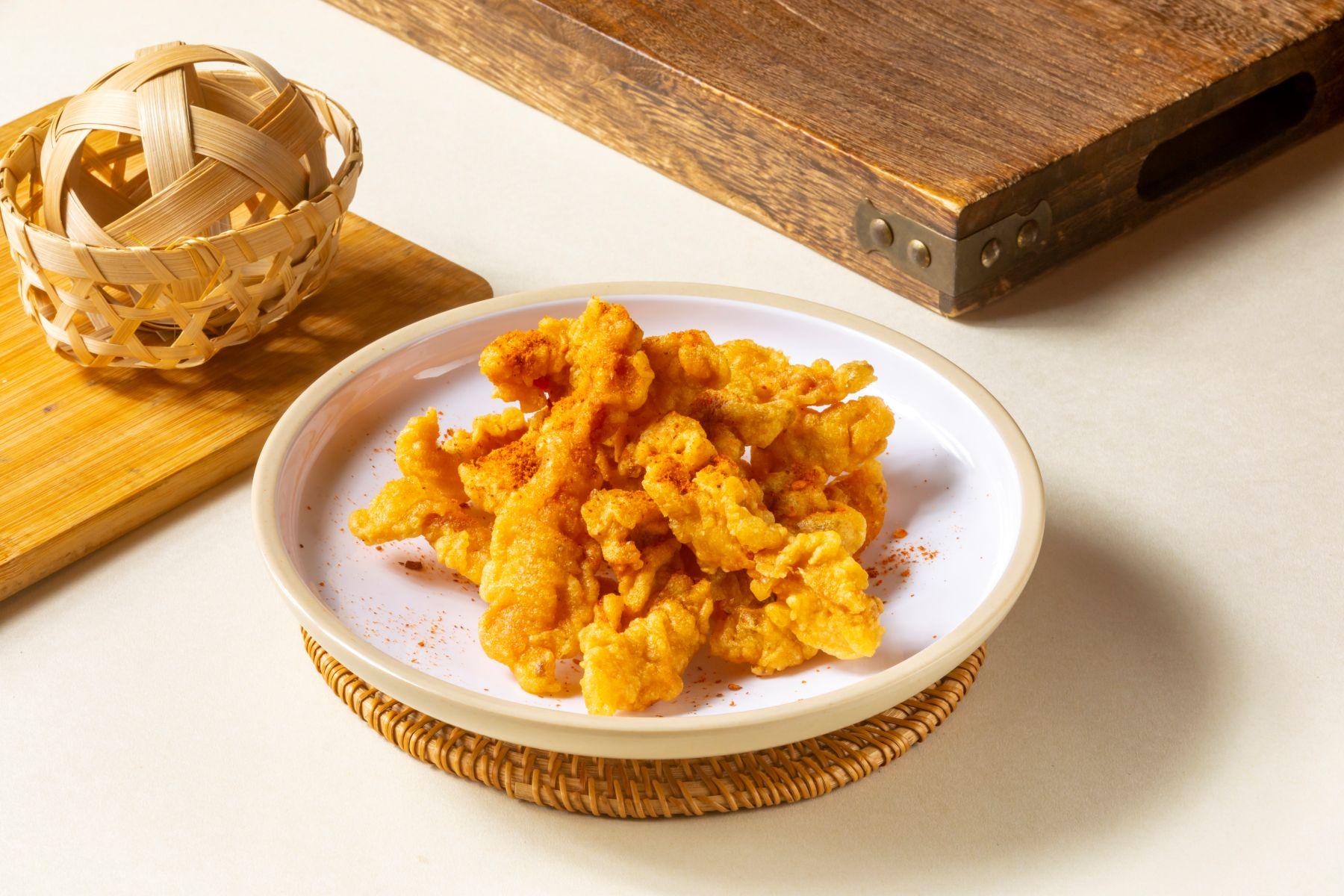 由即日起至5月29日,消費滿$20可以優惠價$9換購黃金酥肉(原價$28)一份。